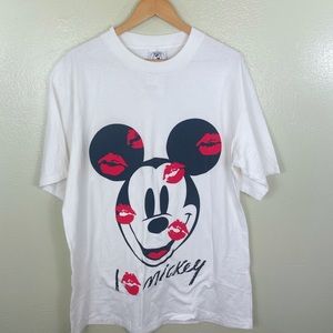 90s Graphic Mickey “Kisses” Tee